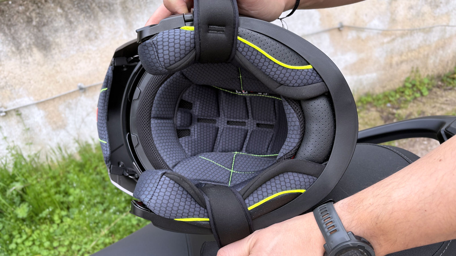 Test κράνος Zen 918: Ανοιγόμενο, γεμάτο features, στα 104 ευρώ